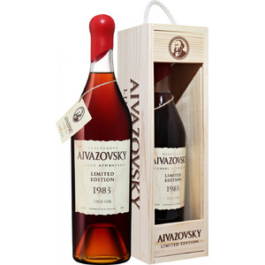 Коньяк "Айвазовский" Лимитед Эдишн, 1983, в деревянной коробке, 0.7 л