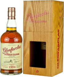 Виски Glenfarclas 1994 "Family Casks" (53%), in wooden box, 0.7 л