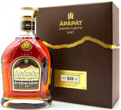 Коньяк Арарат "Наири", в подарочной коробке, 0.7 л