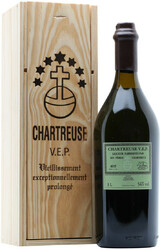 Ликер "Chartreuse" V.E.P. Green, wooden box, 1 л