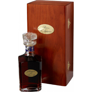 Арманьяк "Baron de Sigognac" 50 Аns d'Аge, carafe in wooden box, 0.7 л