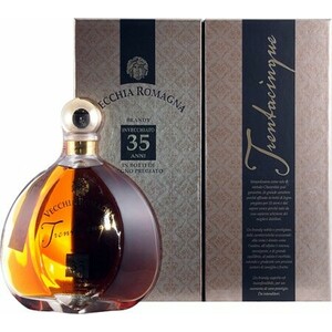 Бренди "Vecchia Romagna" Trentacinque, 35 Anni, gift box, 0.5 л