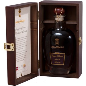 Граппа Dellavalle, Grappa Affinata in botti da Marsala, 1997, gift box, 0.7 л