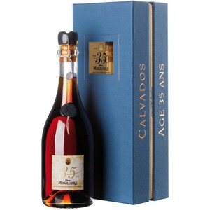Кальвадос Pere Magloire 35 Years Old, gift box, 0.5 л